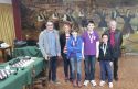 Tania Ortiz con los jugadores del Club Escacs Camp de Morvedre y representantes del Centro Aragonés