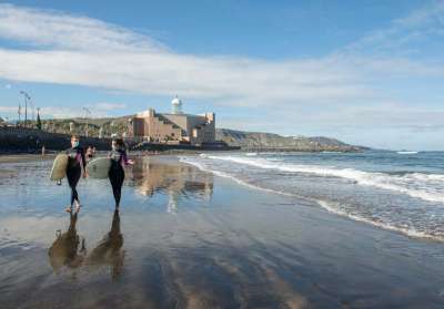 Las Palmas de Gran Canaria, paraíso y lugar de encuentro de los amantes del surf en Europa