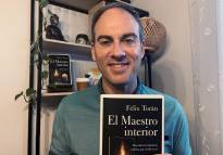 El escritor de Puerto de Sagunto, Félix Torán, presenta su nuevo libro «El Maestro interior»