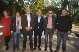 Ciprià Císcar junto a Francisco Crispín y otros miembros del PSPV-PSOE de Sagunto