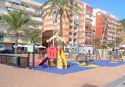 Juegos infantiles situados en la plaza de la Concordia de Puerto de Sagunto