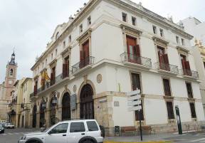 Portal de la calle Alcalá Galiano donde residía la mujer asesinada