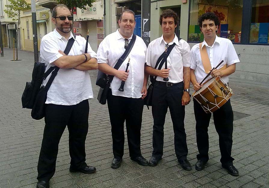 Integrantes de Amics de la Música Tradicional Germans Caballer Dolçainers de Sagunt