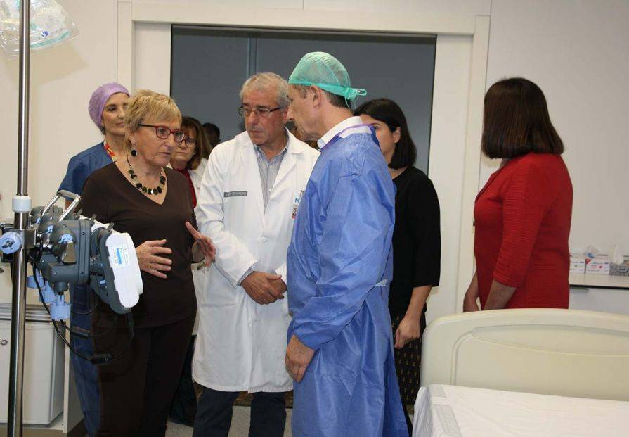 La consellera de Sanidad, Ana Barceló, durante una visita a los quirófanos de Urgencias del Hospital de Sagunto