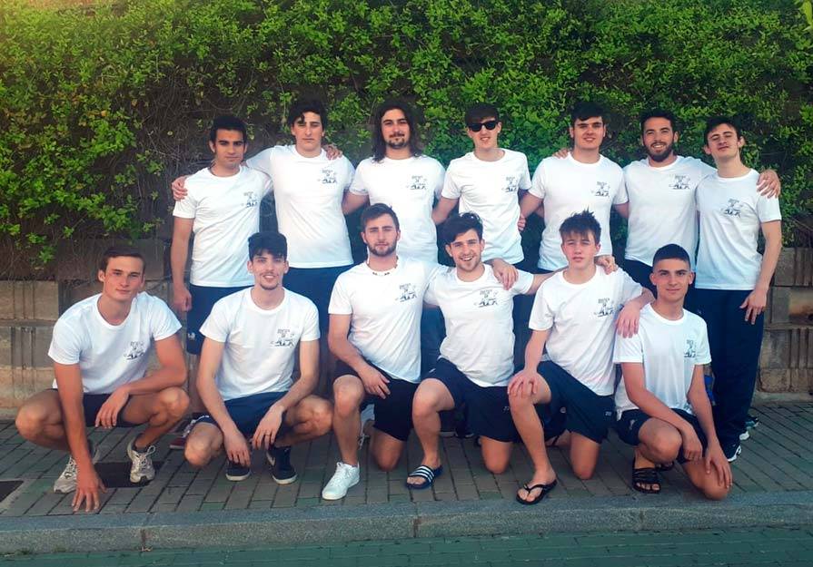 Integrantes del equipo absoluto masculino del Acuático Morvedre que se desplazó a Granada