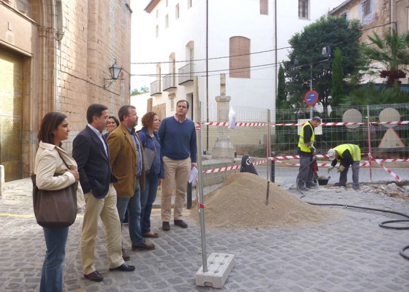 El alcalde y algunos concejales visitaron las obras de la calle Escuela