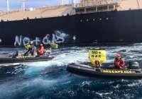 Activistas de Greenpeace han impedido la entrada del buque gasero Merchant al puerto de Sagunto