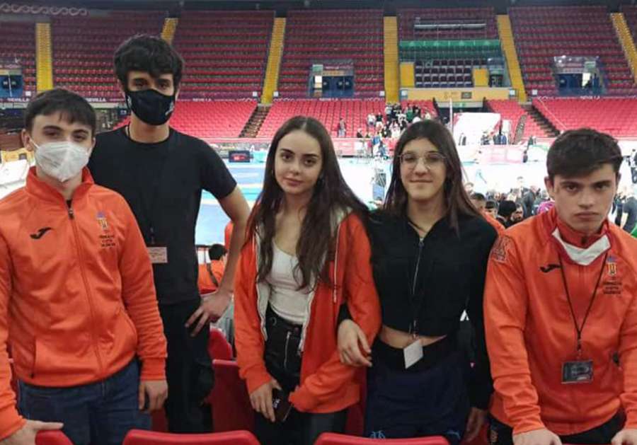Los cinco deportistas del Club de Lluita Morvedre que participaron en el Campeonato de España de Grappling