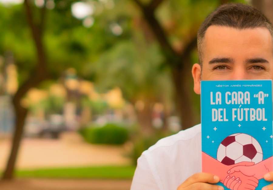 El docente y escritor de Puerto de Sagunto, Néstor Arrés, acaba de publicar su libro «La cara A del fútbol»