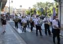 La banda de la Unión Musical Porteña, enfilando la calle Colón