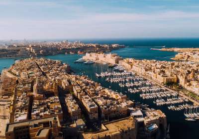 Malta aprueba un fondo de ayudas para largas estancias a mayores de 65 años