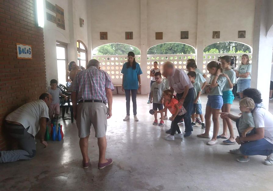 Los pequeños de La Vila participaron en actividades intergeneracionales