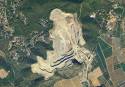 Imagen aérea de la cantera del Salt del Llop en la montaña de Romeu