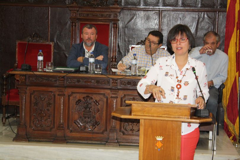 La concejala de Hacienda, Teresa García, durante su intervención en el pleno de hoy