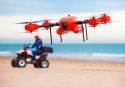 El dron sobrevolando la playa