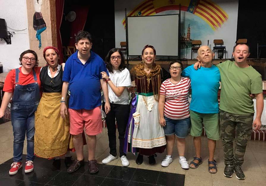 Los usuarios de Avocam disfrutaron de un taller de jotas en el Centro Aragonés