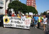 Un centenar de personas sale a la calle en Puerto de Sagunto para reivindicar unas pensiones dignas