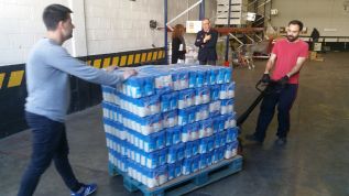 ArcelorMittal Sagunto dona tres toneladas de alimentos para las familias necesitadas del municipio