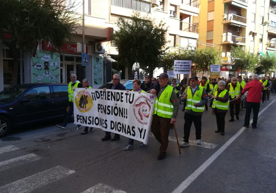 Los Iaioflautas Morvedre han realizado una marcha por las calles de Puerto de Sagunto