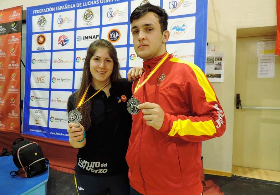Raúl Gallur y Marta Ojeda, con sus dos medallas de plata