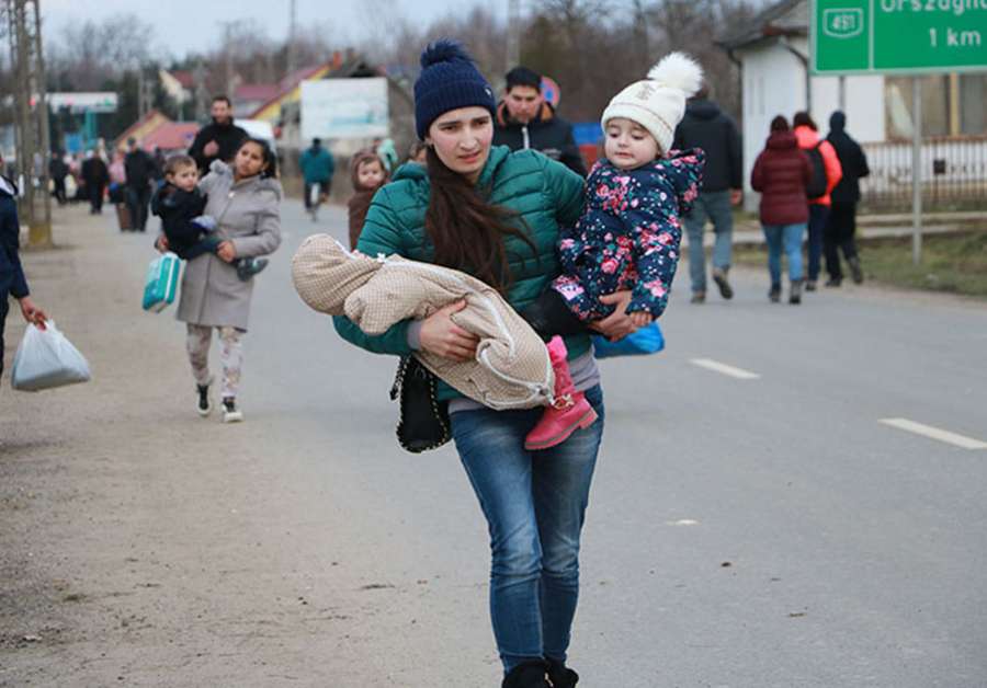 Refugiada ucraniana huye del país con sus hijos (Foto: ACNUR)