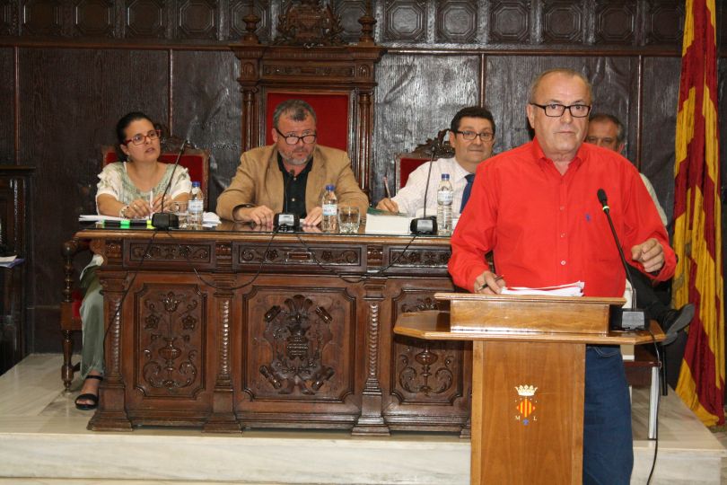 El portavoz del PSPV-PSOE en el Ayuntamiento de Sagunto, Francisco Crispín, durante un pleno municipal