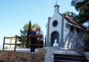 El alcalde de Estivella junto a la ermita ya reformada