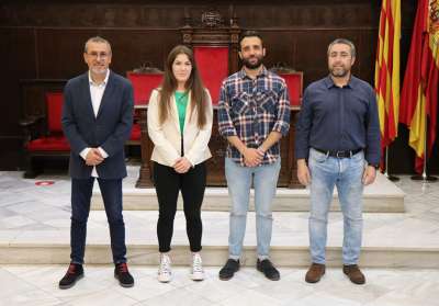 Marta Ojeda ha sido recibida por el alcalde, Darío Moreno, y el concejal de Deportes, Javier Timón