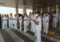 Profesionales sanitarios se concentraron el pasado martes frente al Hospital de Sagunto