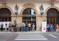 Minuto de silencio en Sagunto en señal de condena por el presunto asesinato machista ocurrido en Girona