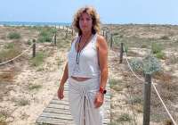 La teniente de alcalde de Almardà, Nuria Carbó, ha visitado las obras de perfilado de estas playas