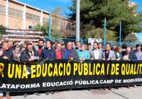 Protesta frente a las puertas del CIPFP Eduardo Merello por la paralización del Pla Edificant