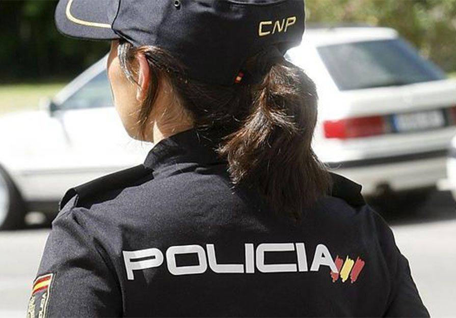 Los cuerpos y fuerzas de seguridad del Estado vigilan por el cumplimiento del Estado de Alarma decretado por el Gobierno de España