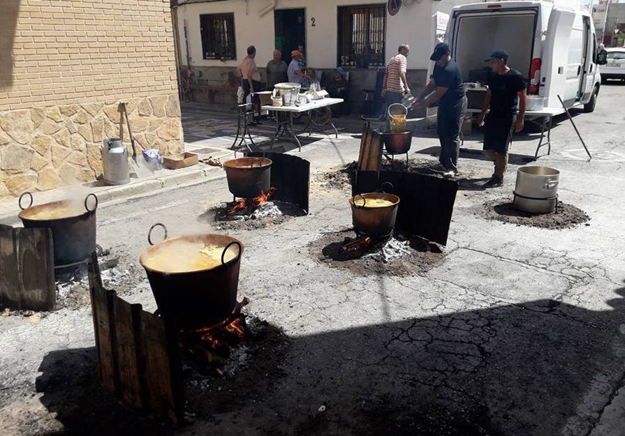 La gastronomía es una parte importante de los festejos de los barrios (Foto: Barrio Los Metales)