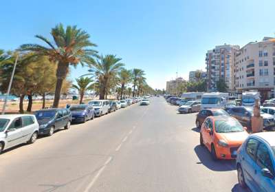 Hallado el cuerpo sin vida de un hombre en el interior de su vehículo estacionado en la avenida Mediterráneo