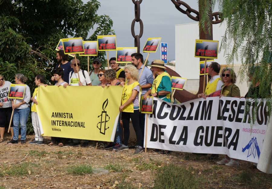 La acción protesta se llevó a cabo este lunes a las puertas de las instalaciones portuarias de Sagunto