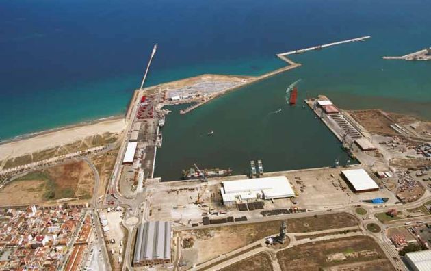 Imagen del puerto comercial