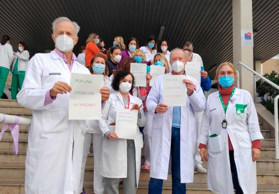 La protesta se ha llevado a cabo este miércoles en el centro hospitalario saguntino