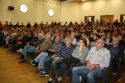 La ciudadanía colmó el Teatro de Begoña en la asamblea popular convocada por el comité de Lafarge