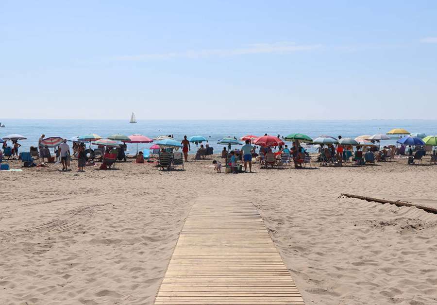La playa sigue siendo el principal reclamo turístico de Sagunto