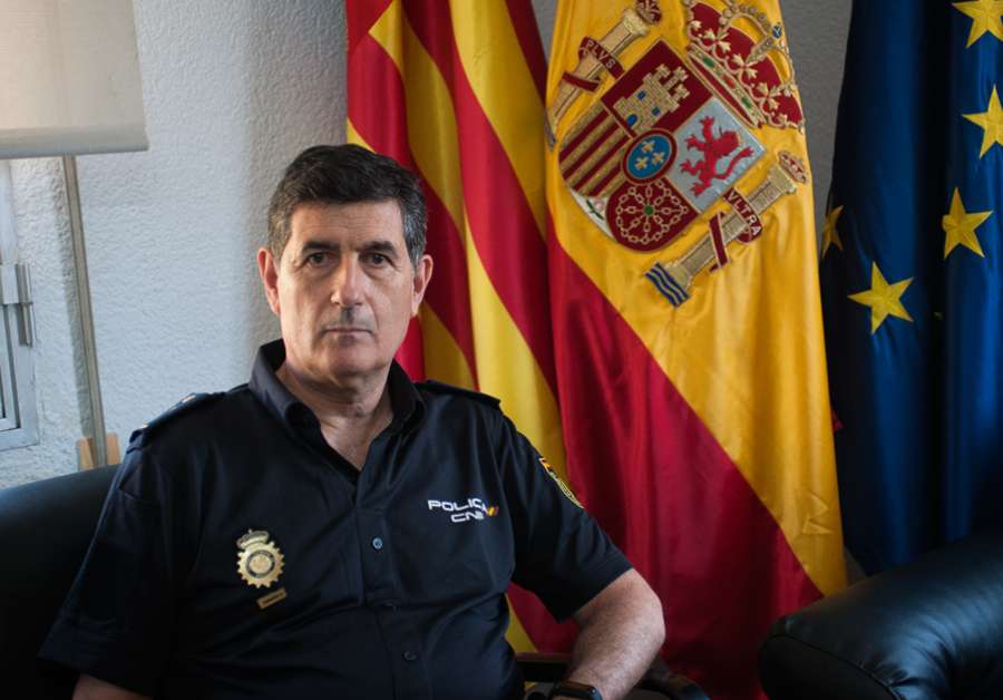 El jefe de la Comisaría de Sagunto, comisario Carlos Peris Escribá, en un momento de la entrevista