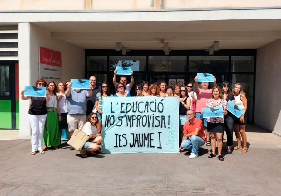 Protesta en el IES Jaume I ante las últimas modificaciones de la Conselleria