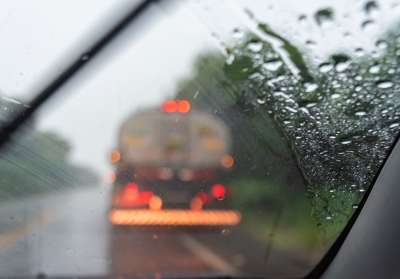 Nueve consejos para conducir con lluvia de forma segura