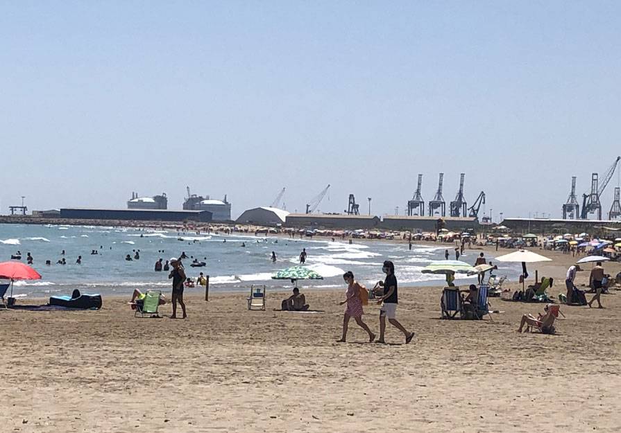 Imagen de la playa de Puerto de Sagunto en el mes de julio