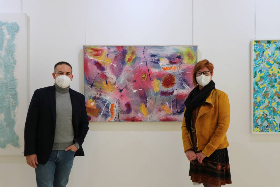 El artista valenciano junto a la concejala de Cultura, Asun Moll