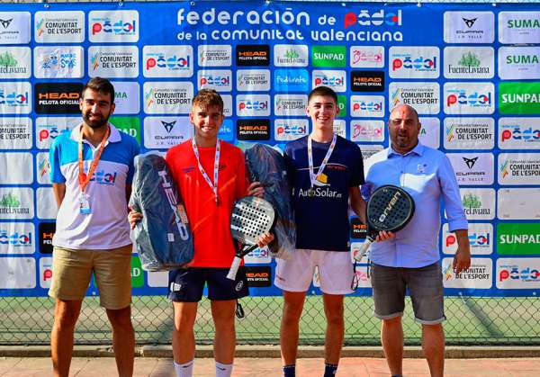 El joven deportista de Puerto de Sagunto, Hugo Caparrós Basterra, se proclama campeón autonómico de pádel