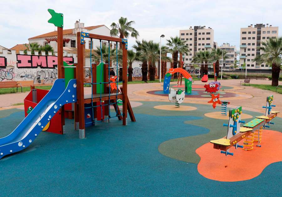 Uno de los parques infantiles que se han renovado en Puerto de Sagunto