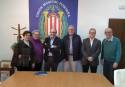 Los representantes de la Unión Musical Porteña junto a los dos concejales de Compromís