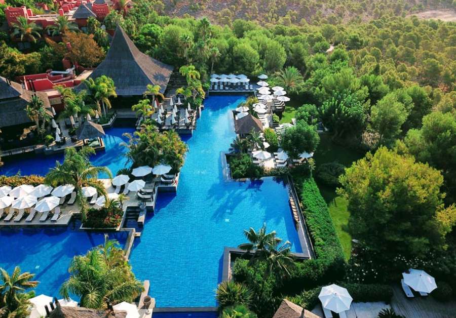 Piscinas como las del Asia Garden solo pueden verse en algunos de los mejores resort de lujo del continente asiático