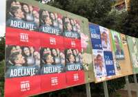 Los carteles electorales han vuelto a las calles después de las elecciones municipales de hace dos meses